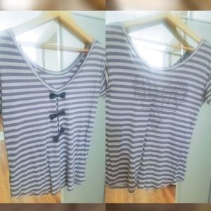 🍍Adorable T-shirt, cute back with bows